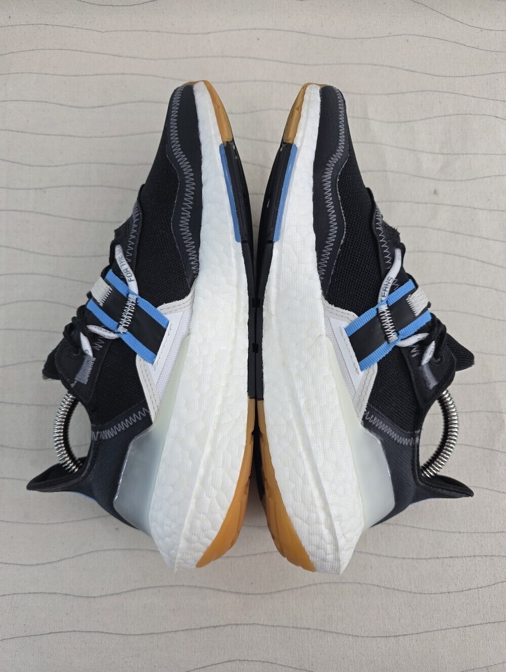 Adidas Womens Ultraboost 22 Parley Black Blue White Running Shoes HQ6533 Sz 7.5 - Picture 7 of 11